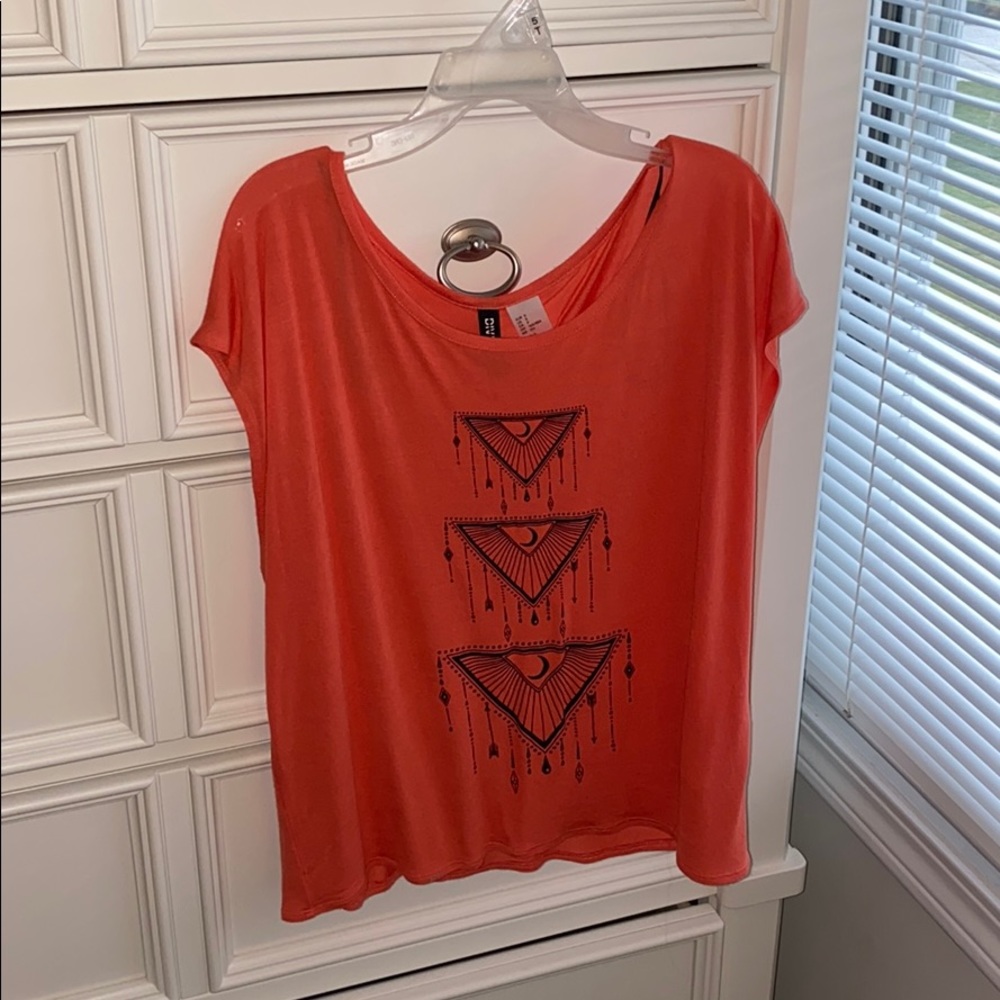 🌍cute orange shirt with designs